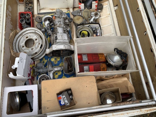 Skif ingyen elvihető trailer-rel + benne sok retro alkatrész