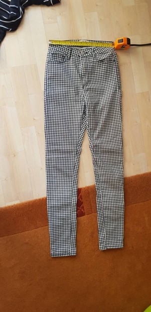 Skiny farmer fekete fehér
