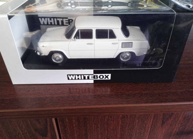 Skoda 1000 MB White-Box kisauto modell 1/24 Elad