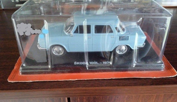 Skoda 100L "Lengyel sorozat" kisauto modell 1/24 Elad