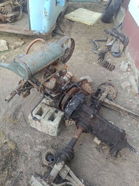 Skoda 100 motor v�lt� fut�m�