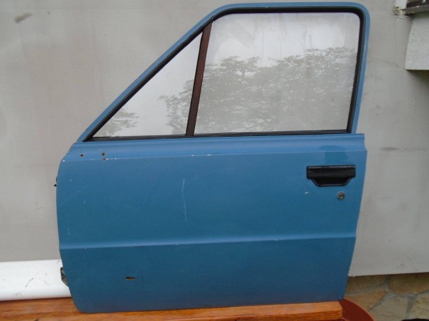 Skoda 105, 120 bal első ajtó + tartozékok