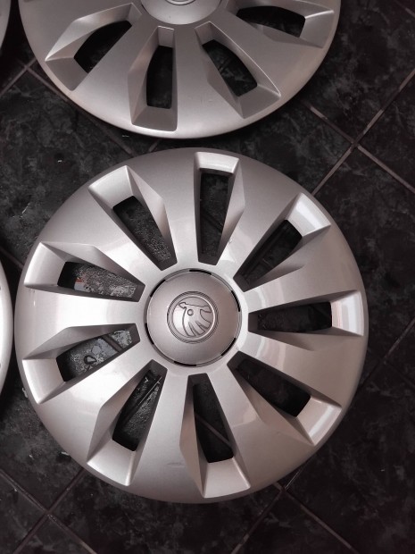 Skoda 15" Gyári dísztárcsa hibátlan állapotban