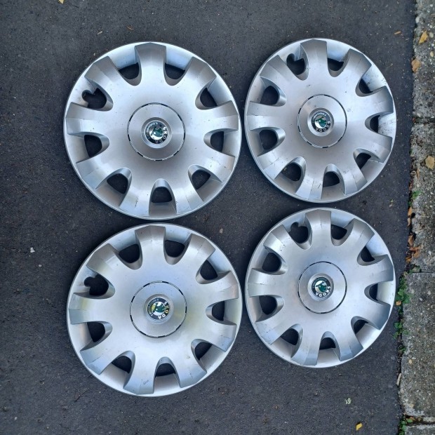 Skoda 15" dsztrcsa elad
