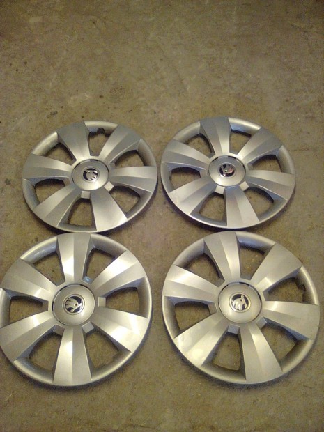 Skoda 15" dsztrcsa garnitra 