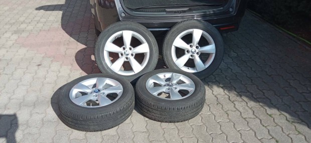 Skoda 15" eredeti gyári felni alufelni Bridgestone nyári gumikkal