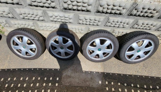 Skoda 15-ös alufelni garnitúra jó állapotú téli gumikkal