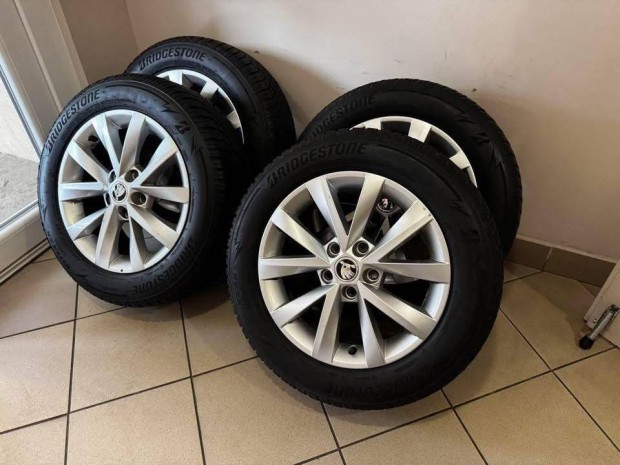 Skoda 16 Alcatras alufelni felni Tli gumikkal Octavia Superb 
