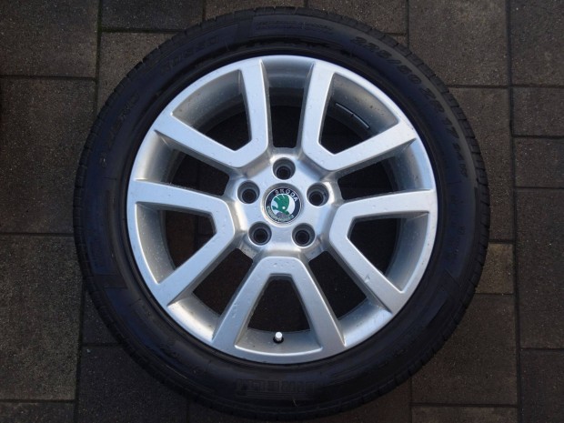Skoda 17" 5x112 ET45 gyári újszerű alufelni 225/50R17 Superb Octavia
