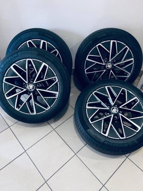 Skoda 17" Pulsar alufelni felni Prémium nyári szett Octavia Superb vw