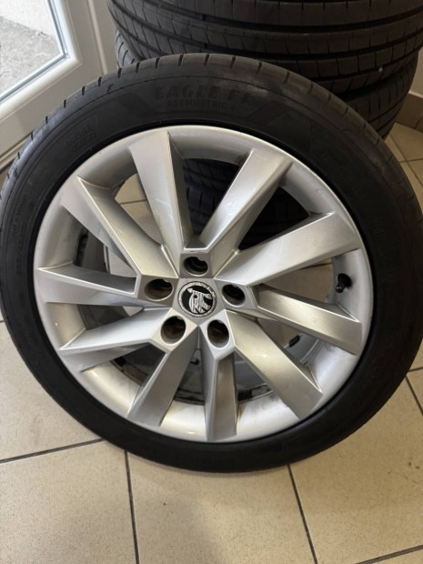 Skoda 17" Stratos alufelni felni újszerű gumikkal Octavia Superb vw