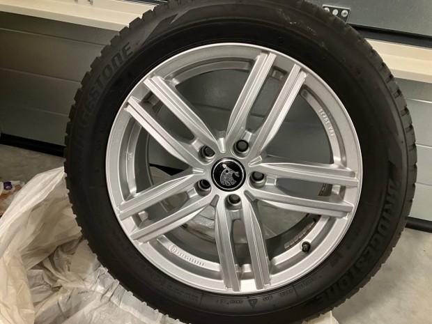 Skoda 17-es alufelni Bridgestone 215/55r17-es gumikkal