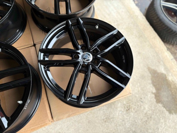 Skoda 18" 5x112 fekete alufelni elad� 18 coll Octavia Superb