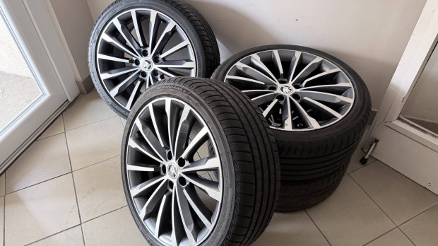 Skoda 19 Trinity alufelni felni  nyari gumikkal Superb Octavia Passat