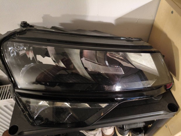 Skoda 57B.941.016.A jobb els� f�nysz�r� 