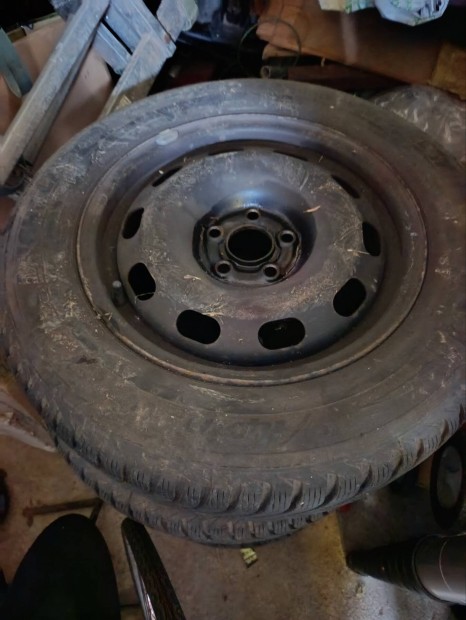 Skoda 5*100r15 teli lemez felni gumival