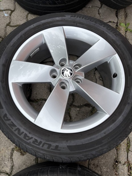 Skoda 7x17 et45 5x112 gyari alufelni