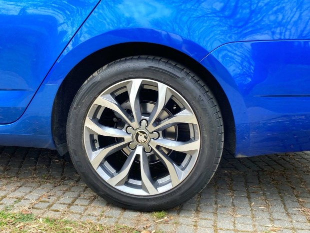 Skoda Brock 5x112 215/50 R17 alufelni nyári gumi újszerű csere