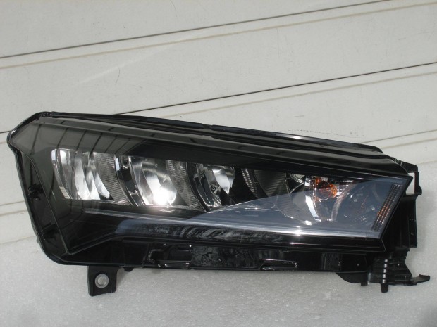 Skoda Enyaq Jobb első Led Fényszóró 5LB941016 2020-tól