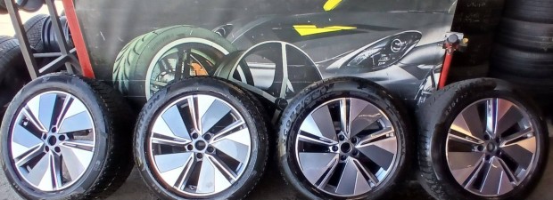Skoda Enyaq gyári 19-es téli garnitúra