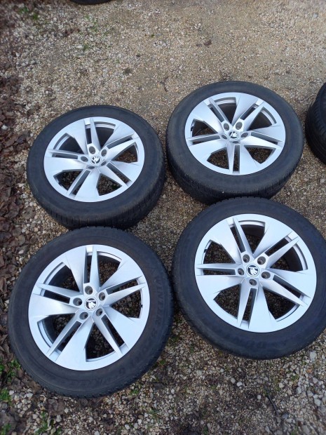 Skoda Enyaq téli szett 5x112-as 8x19" újszerű (gyári felni) alufelni,