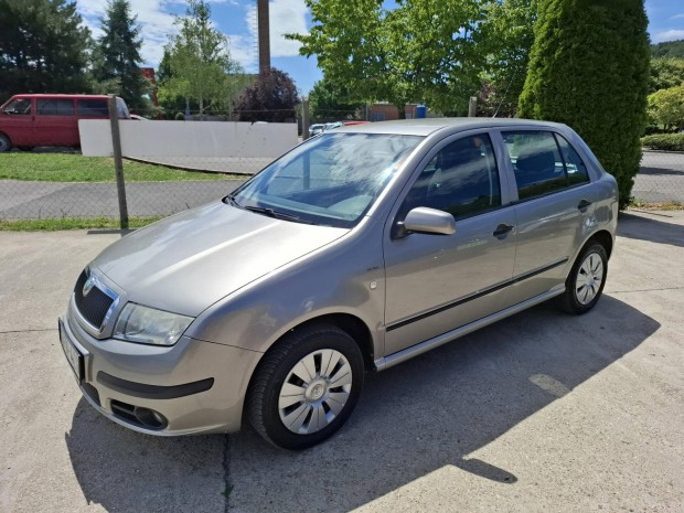 Skoda Fabia 1.2 12V Gift Magyar.1 tulaj.sérülés...