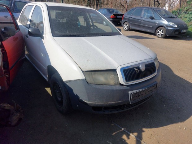 Skoda Fabia 1 karossz�ria elemei feh�r