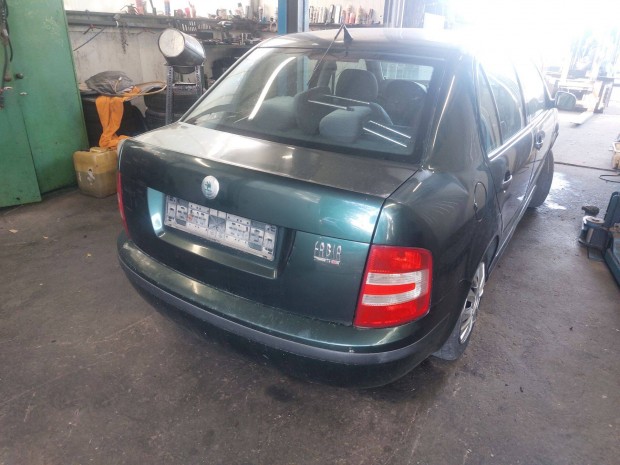 Skoda Fabia 1 sedan karosszéria elemei zöld