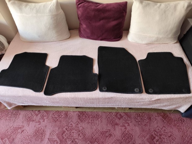 Skoda Fabia 3 eredeti sznyegszett elad