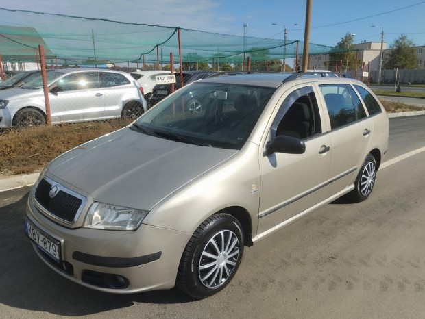 Skoda Fabia Combi 1.4 16V Elegance Gyrias.Szp...