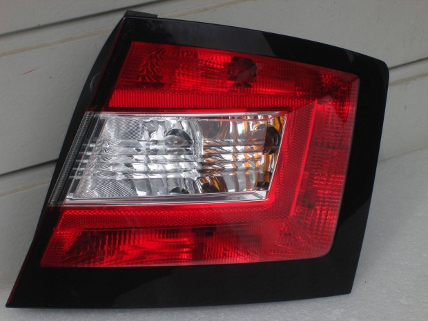 Skoda Fabia III 6V Jobb hátsó gyári lámpa 5 ajtós 6V6945096 2014-től
