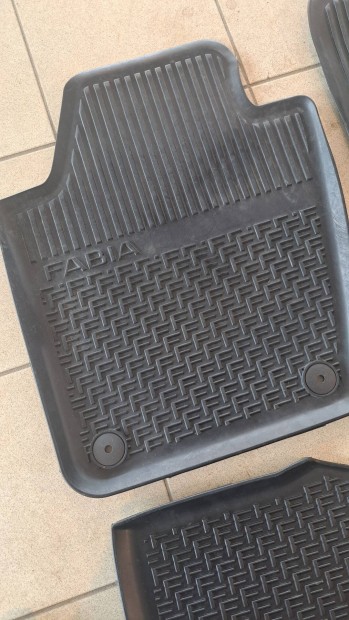 Skoda Fabia III (6V) gyári gumiszőnyeg garnitúra