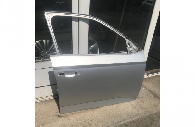 Skoda Fabia III _ jobb első ajtó 6V0 831 312
