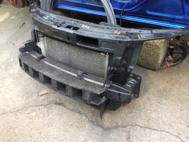 Skoda Fabia II. 2007- Homlokfal komplett, t�bb motort�pushoz 39000.-ft