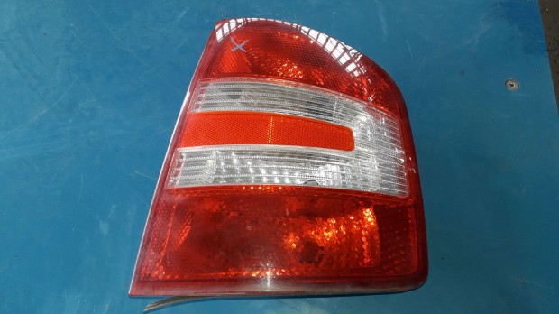 Skoda Fabia Jobb H�ts� L�mpa