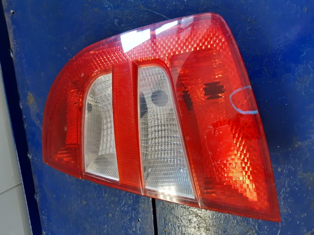 Skoda Fabia Jobb H�ts� L�mpa