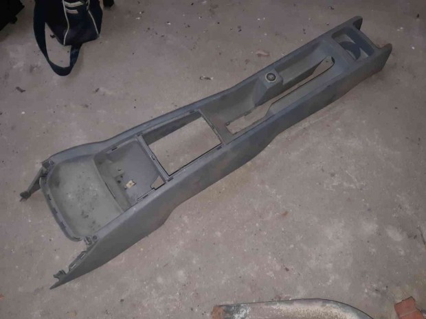 Skoda Fabia Középbox