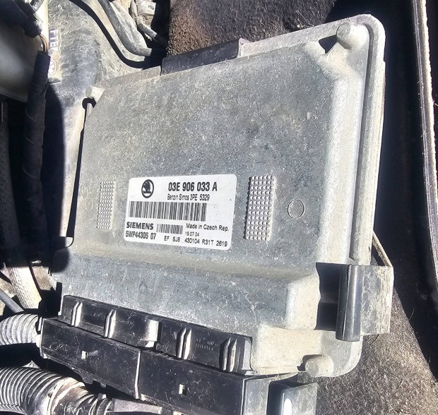 Skoda Fabia Motorvezérlő komputer elektronika 20000