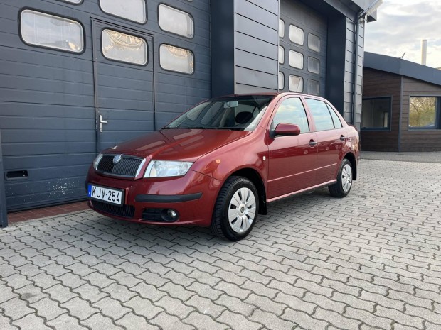 Skoda Fabia Sedan 1.4 16V Ambiente Szervizelt /...