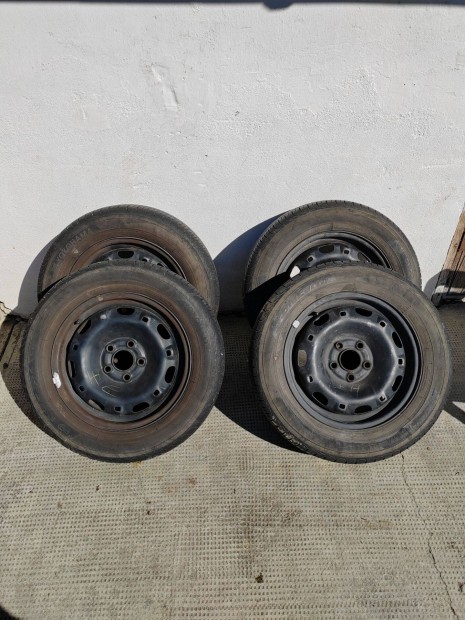 Skoda Fabia / VW Polo / Seat Ibiza 5�100 lemezfelni szett ny�ri gumiv