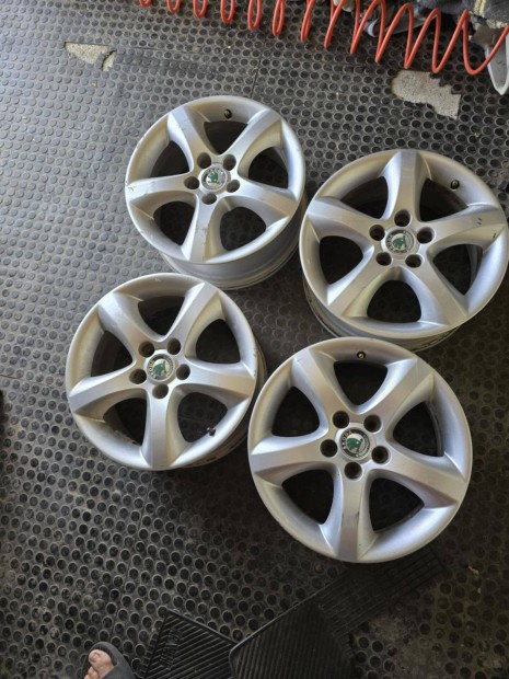 Skoda Fbia gyri alufelni 5X100 ET43 15coll