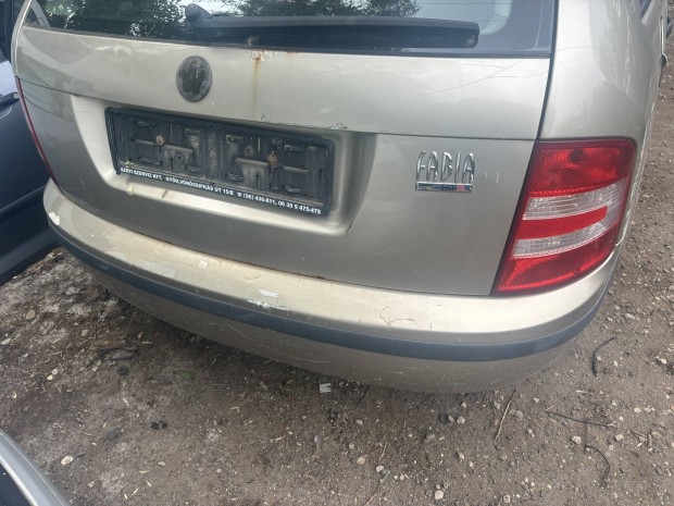 Skoda Fabia kombi csomagt�r ajt� �veg l�mpa l�kh�r�t�