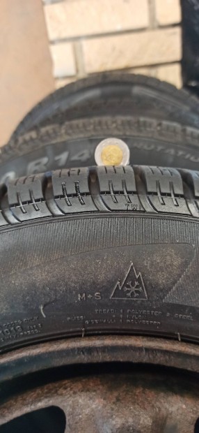 Skoda Fabia lemezfelni Pirelli téligumival