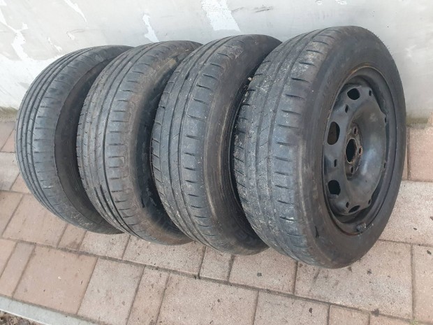 Skoda Fabia lemzfelni gumival 185/60/14-es.