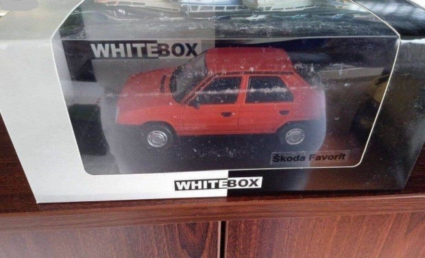 Skoda Favorit White-Box kisauto modell 1/24 Elad