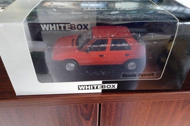 Skoda Favorit White-Box kisauto modell 1/24 Elad