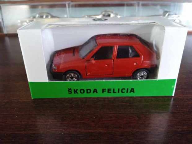 Skoda Felicia"Kaden" kisauto modell 1/43 Elad