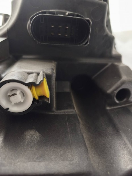 Skoda Kamiq jobb els� l�mpa 