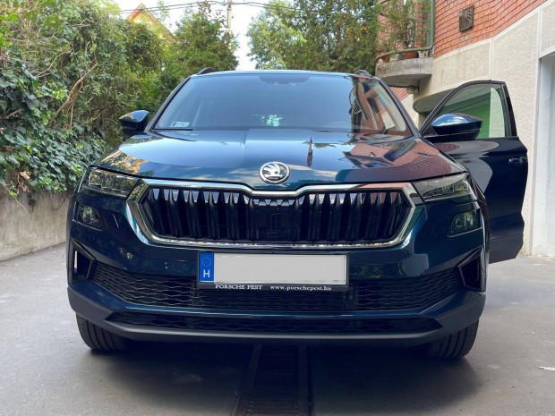 Skoda Karoq 1.5 TSI DSG facelift modell 15 ezer km futssal