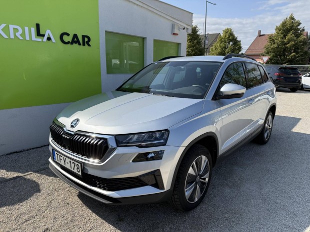 Skoda Karoq 2.0 TDI SCR Style Szervizkönyv / To...
